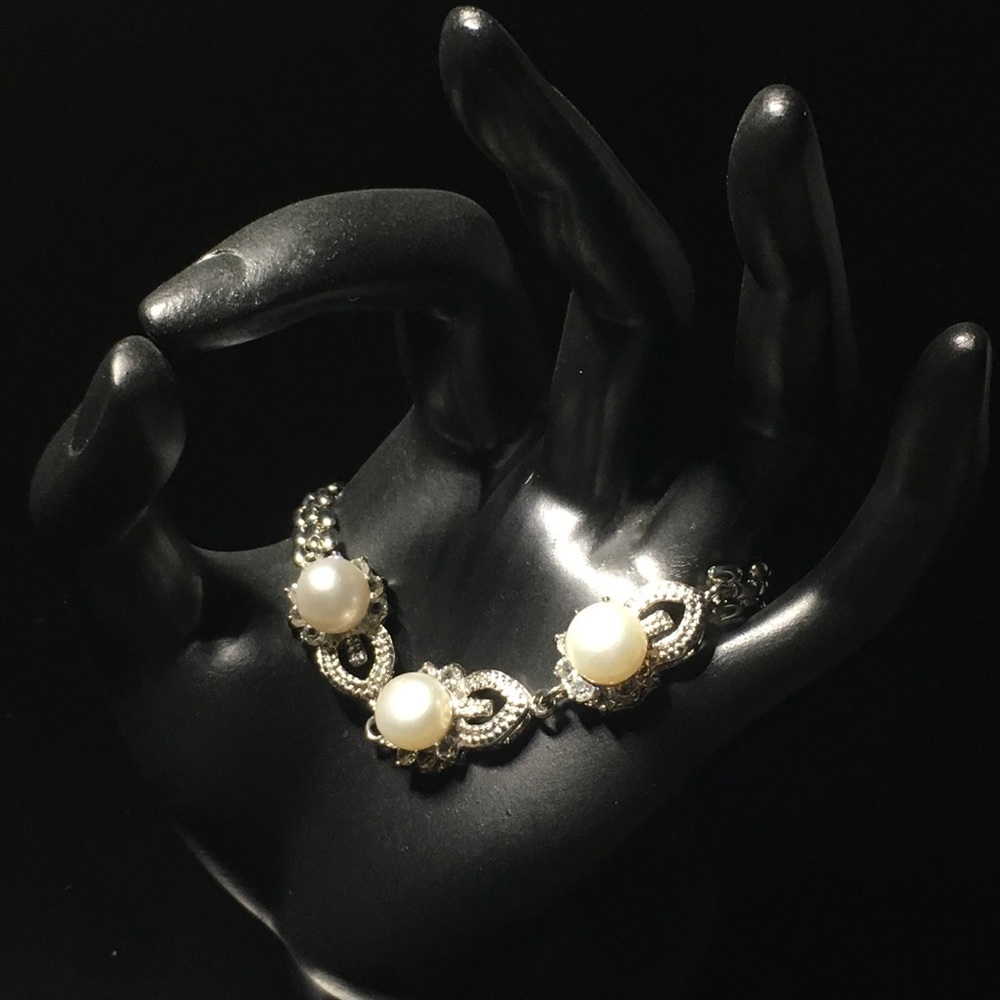 White Cultured Pearl Rhinestone Bracelet